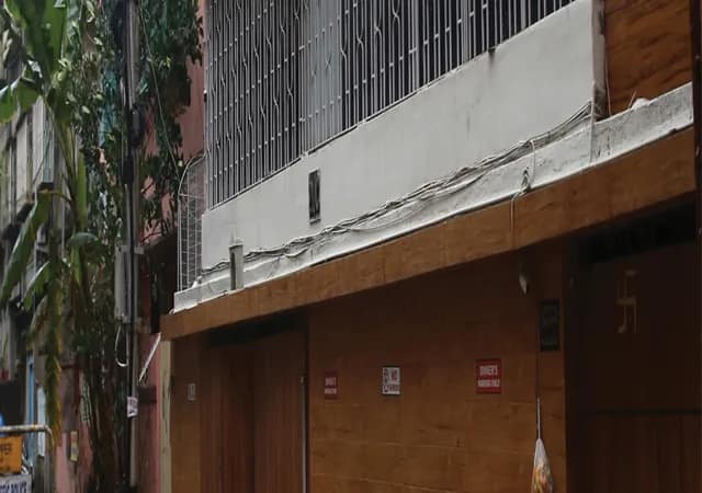 উচ্ছৃঙ্খল জীবন, দেদার পার্টিতেই দেনার পাহাড়