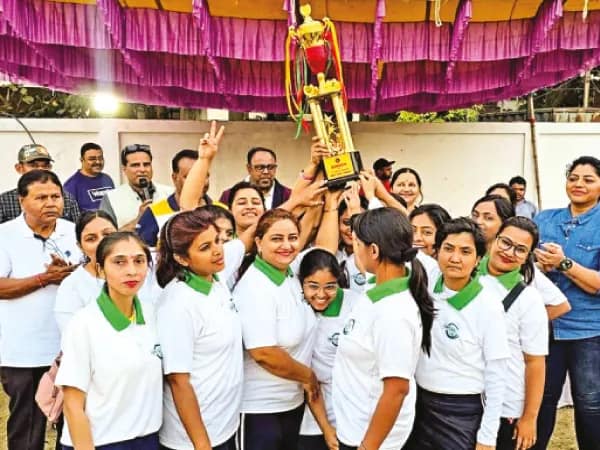 আসানসোলে ইন্টার সোসাইটি ওমেনস ক্রিকেট টুর্নামেন্ট ঘিরে উন্মাদনা