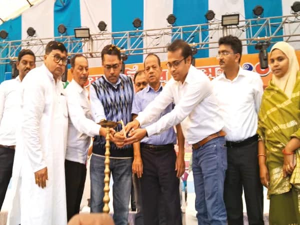 শুরু জঙ্গিপুর বইমেলা, প্রথম দিনেই ভিড়
&nbsp;