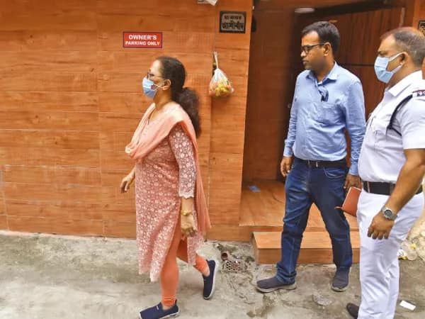 কাচঘেরা অন্দরমহলে খুনের আগে &lsquo;অচল&rsquo; করা হয় ১৮ সিসি ক্যামেরা, দুই ভাইয়ের বিরুদ্ধে প্রমাণ লোপাটের অভিযোগ!