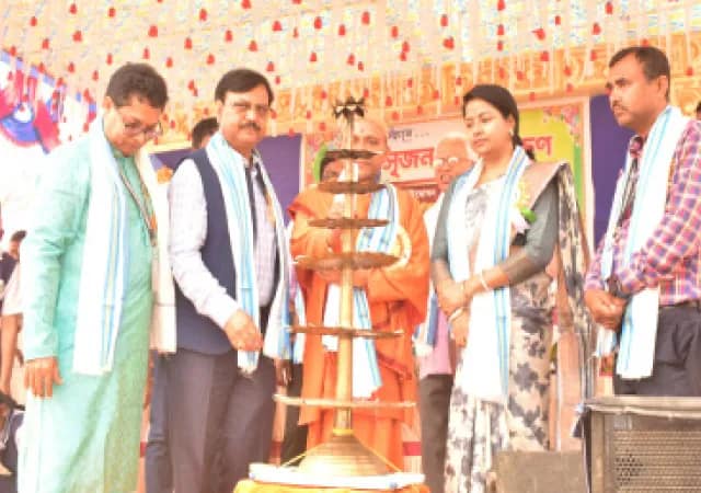 পিংলার স্কুলে পার্ক ও বিভিন্ন প্রকল্পের উদ্বোধন, উন্মোচিত হল শহিদদের মূর্তিও