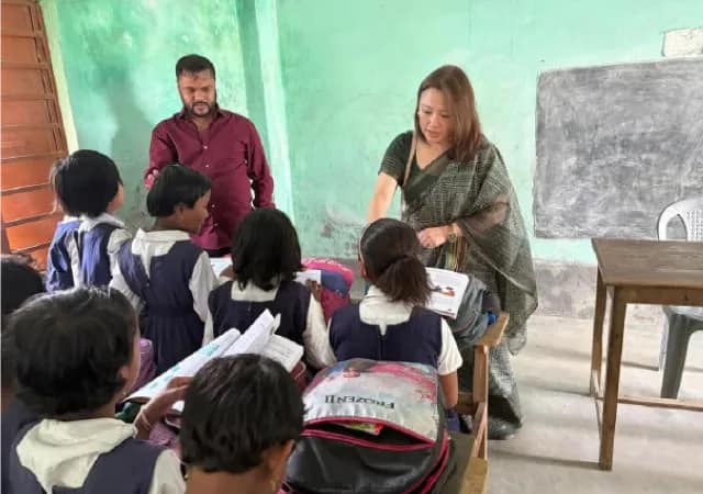 স্কুল পরিদর্শনে এসে ক্লাস নিলেন ডিআই, ডিপিএসসি&rsquo;র চেয়ারম্যান