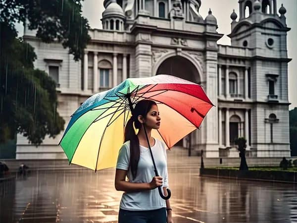 দিনভর মেঘাচ্ছন্ন আকাশ, কলকাতায় আজ বৃষ্টির সম্ভাবনা কতটা?