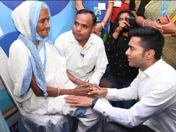 হাঁটু প্রতিস্থাপনে বৃদ্ধাকে সাহায্যের আশ্বাস অভিষেকের