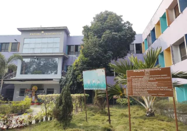 প্রয়োজনের তুলনায় কম রয়েছেন অধ্যাপক, পড়াশোনা-গবেষণায় সমস্যা বিশ্ববিদ্যালয়ে
