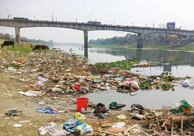 মঙ্গলবাড়ির মহানন্দার প্রধান ঘাট যেন অলিখিত ডাম্পিং গ্রাউন্ড