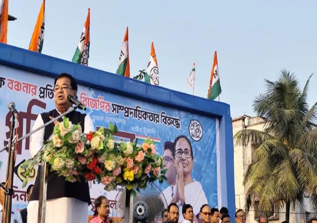 &lsquo;ভোটার তালিকায় জল মেশালে হাঁটুতে জল জমিয়ে দেওয়া হবে&rsquo;