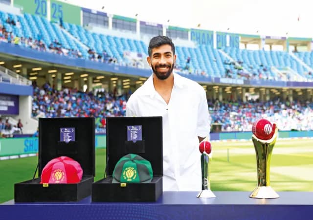 আইসিসি বর্ষসেরার ট্রফি পেলেন বুমরাহ