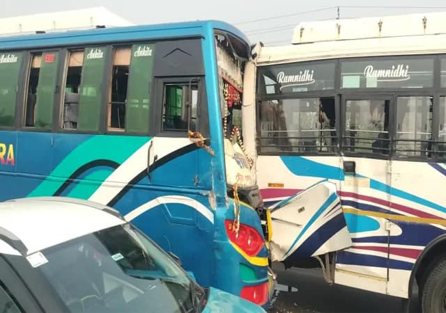 হাওড়ায় দুর্ঘটনার কবলে দুটি যাত্রীবাহী বাস, জখম ২৫