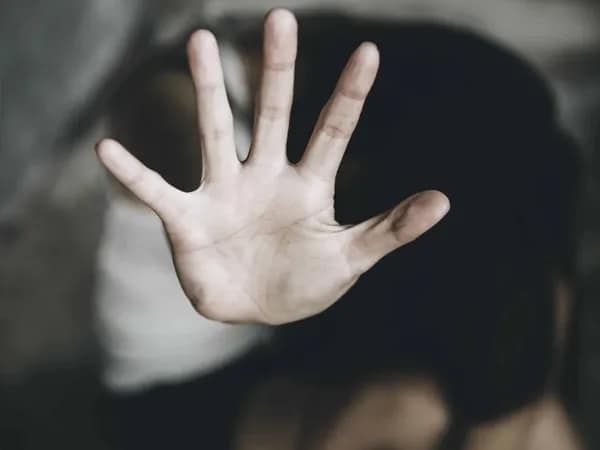 যোগীরাজ্যে ধর্ষণ বি টেক ছাত্রীকে