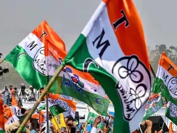 &lsquo;ভূতুড়ে ভোটার&rsquo; নিয়ে তৃণমূলের চাপ, রিপোর্ট চাইল নির্বাচন কমিশন
