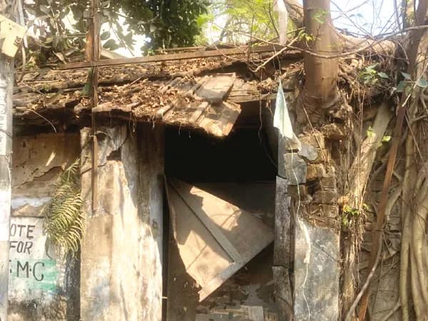 টিটাগড়ে স্কুল ভেঙে দেওয়ার অভিযোগ