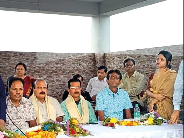 সরকারি অনুষ্ঠানের মঞ্চে বসে তৃণমূল নেতা, দাঁড়িয়ে রয়েছেন বিডিও! বিতর্ক&nbsp;