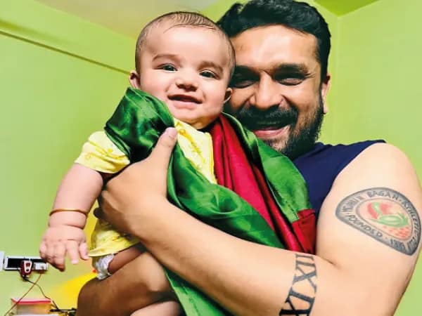 হৃদয়ে পেত্রাতোস, কোলে ছোট্ট দিমি