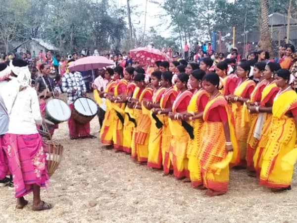 কুলডিহা জিয়াড় ঝারনা ক্লাবের আদিবাসী সাংস্কৃতিক অনুষ্ঠান ঘিরে ব্যাপক উন্মাদনা