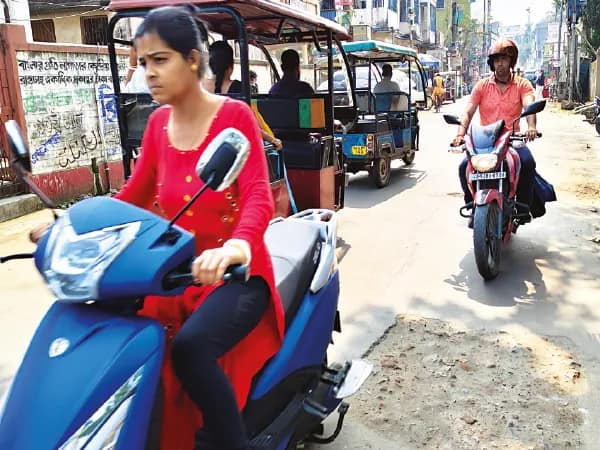 বেহাল দশায় নবদ্বীপের প্রবেশপথ, হুঁশ নেই রাজ্য পূর্ত দপ্তরের