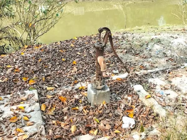 চাষাবাদের জন্য ভূগর্ভের জল তুলে বিক্রির অভিযোগ, পানীয় জলের সঙ্কটের আশঙ্কা