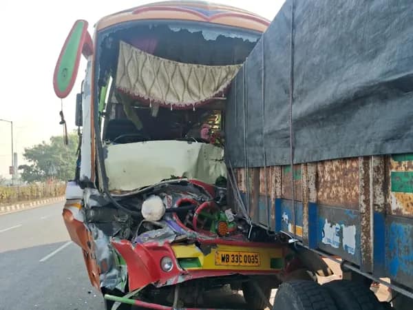 ফের রাজ্যে দুর্ঘটনার কবলে কুম্ভগামী বাস, আহত কমপক্ষে ১৫