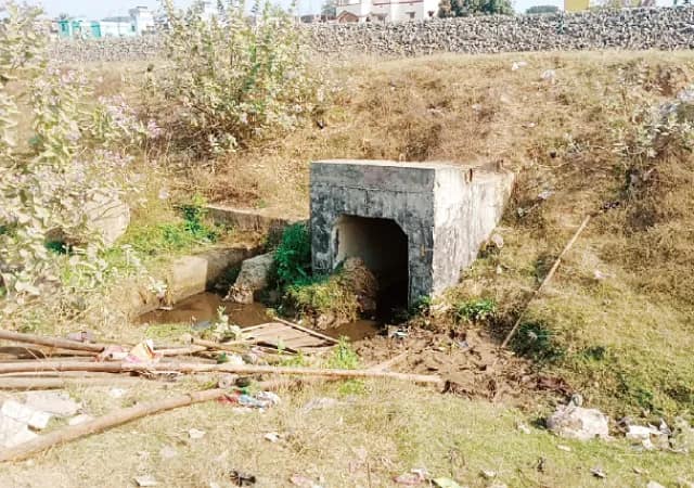 পুরুলিয়া শহরের কালভার্টের নীচে যুবকের ক্ষতবিক্ষত দেহ