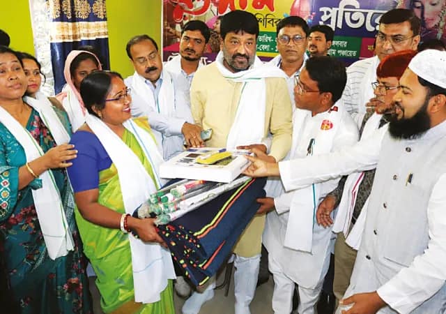 কাপাসডাঙায় চারশো&rsquo;র বেশি প্রসূতিকে পুষ্টিকর খাবার বিতরণ
