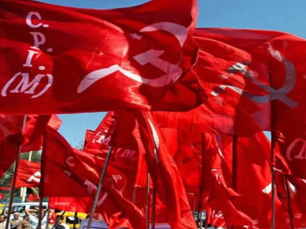 &lsquo;ফ্যাসিস্ট&rsquo; নয় মোদি সরকার, সিপিএমের পার্টি দলিলের নিন্দায় কংগ্রেস-সিপিআই