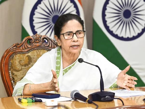 দুর্বল পরিকল্পনার জন্যই পুণ্যার্থীর ভোগান্তি,&nbsp; &nbsp;কুম্ভে অব্যবস্থা নিয়ে যোগীকে তোপ মমতার