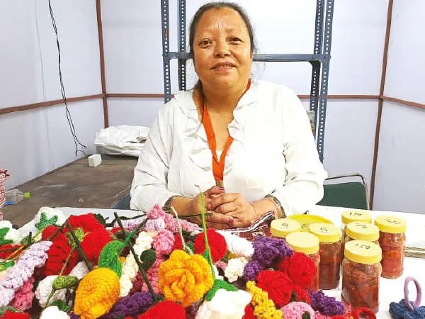বাংলার প্রেমের গোলাপ যোগীরাজ্যে
