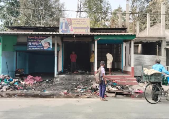 ভাত রান্না করার সময়ই গ্যাসের পাইপ লিক করে পুড়ে গেল ঘর