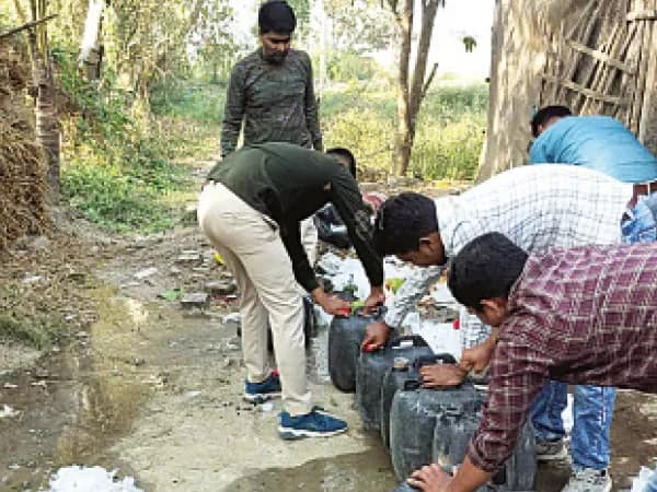 শ্যামপুরে আট লক্ষ টাকার&nbsp; চোলাই মদ উদ্ধার, ধৃত দুই
&nbsp;