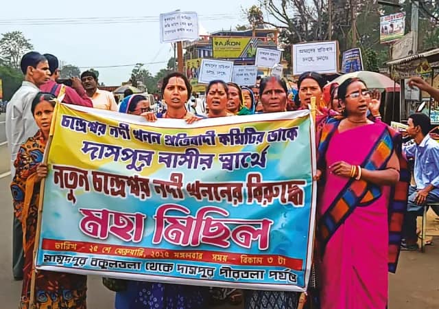 নতুন করে খাল খনন আটকাতে প্রতিবাদ কমিটির মিছিল ঘাটালে