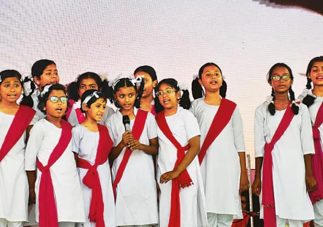 ঝাড়গ্রামের আর বিএম স্কুলের বার্ষিক অনুষ্ঠান