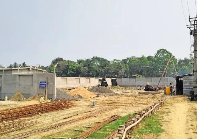 রাস্তা খোঁড়ার অনুমতি না মেলায় পাইপলাইন বসানোর কাজ থমকে