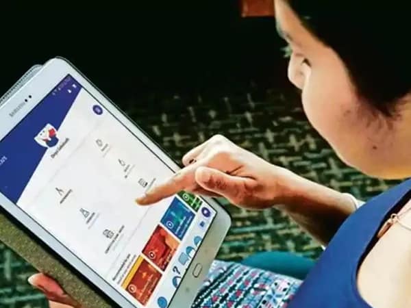 ট্যাবের টাকা নিয়েও উচ্চ মাধ্যমিক&nbsp; পরীক্ষা দিচ্ছে না ৫৫ হাজার পড়ুয়া