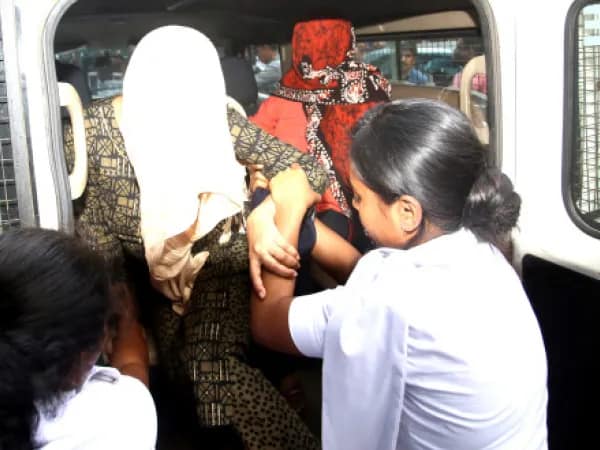 ঘরে দেহ রেখে বড়বাজারে ৫০ হাজার টাকার গয়না কেনে অভিযুক্ত মা-মেয়ে