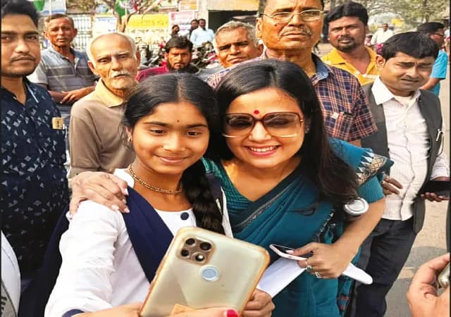 সাংসদ তহবিল থেকে বছরে ৪ কোটি ৯০ লক্ষ বরাদ্দ মহুয়ার