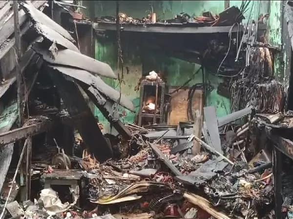 উলুবেড়িয়ায় অগ্নিকাণ্ড, ভস্মীভূত একাধিক দোকান