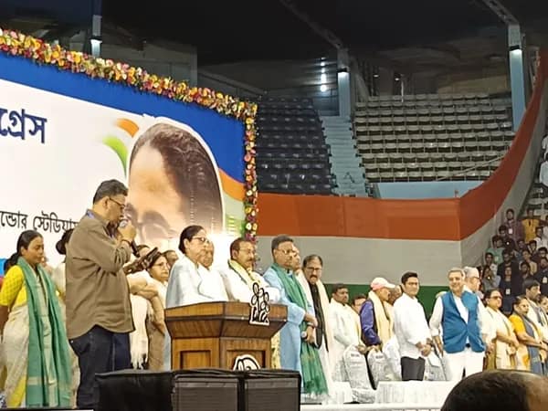 বিজেপি বাংলার সংস্কৃতি ভুলিয়ে দিচ্ছে, নেতাজি ইন্ডোরে গেরুয়া শিবিরকে কটাক্ষ মমতার