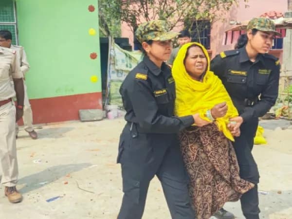 শান্তিনিকেতনের মোমিনপুরে তৃণমূলের দুই গোষ্ঠীর সংঘর্ষ