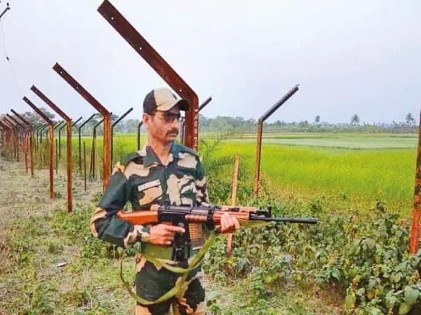 বাংলাদেশে মিলছে না কাজ, ঝুঁকি নিয়ে মাদকের কারবারে বহু যুবক