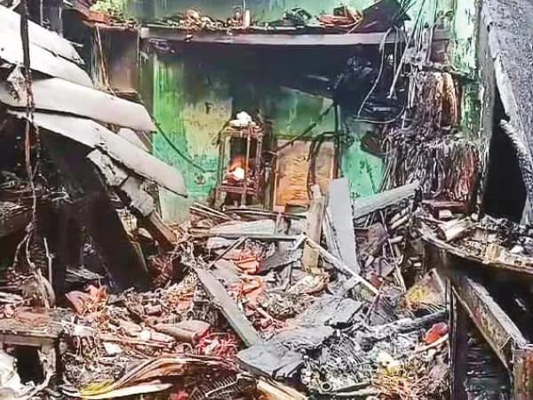 উলুবেড়িয়ায় আগুনে ছাই তিনটি দোকান, কয়েক লক্ষ টাকার ক্ষতি