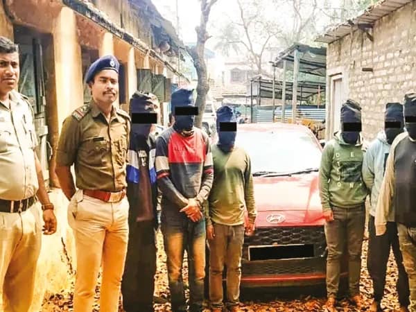 একটি &lsquo;সই&rsquo; ধরিয়ে দিল আন্তঃরাজ্য গাড়ি কেনার প্রতারণা চক্রকে, গ্রেপ্তার ৬ চাঁই