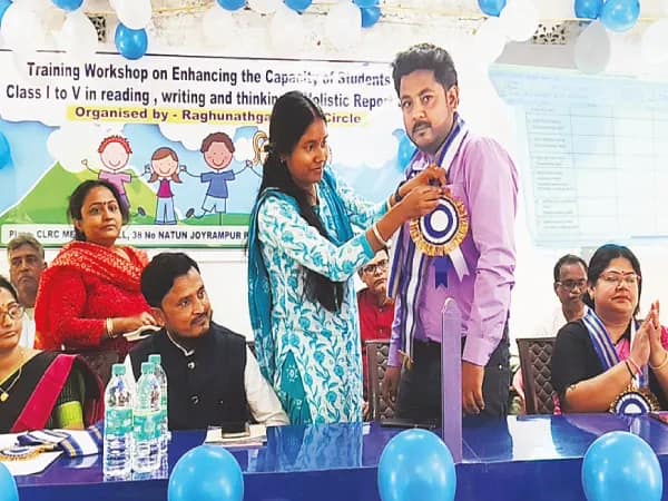 রঘুনাথগঞ্জ পূর্ব চক্রের শিক্ষক ও শিক্ষিকাদের নিয়ে কর্মশালা