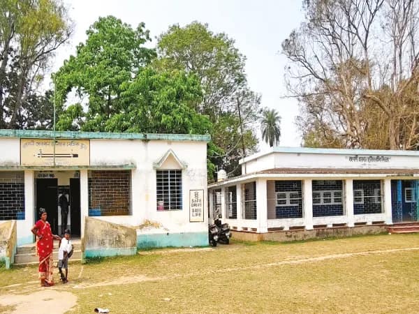 নবদ্বীপে স্কুলে যাতায়াতের রাস্তা নেই, সমস্যায় শিক্ষক-পড়ু&zwnj;য়ারা