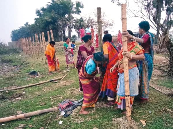 মৎস্যজীবীদের ব্যবহারের নদীর চর ঘেরার উদ্যোগ প্রশাসনের, চাঞ্চল্য