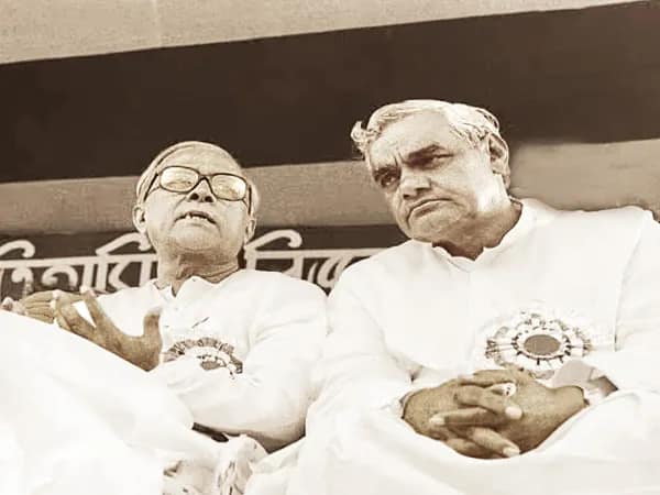 মমতার প্রতিপক্ষ বলেই ফ্যাসিস্ট নয় বিজেপি!
তন্ময় মল্লিক
