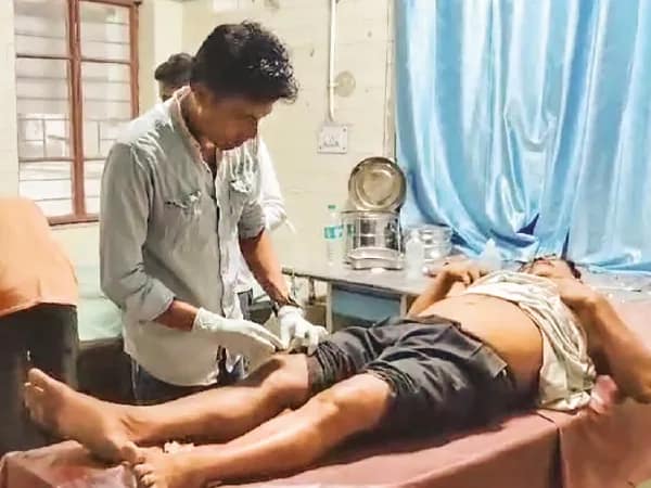 দখলদারি নিয়ে তৃণমূলের গোষ্ঠীদ্বন্দ্ব&nbsp; মিনাখাঁয় তুলকালাম, দোকান ভাঙচুর