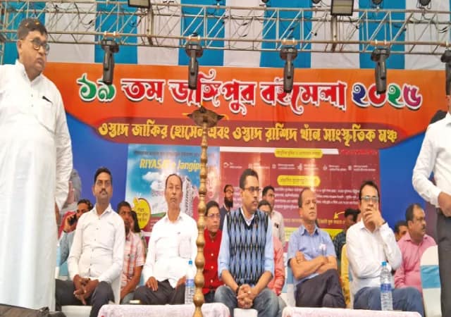 জঙ্গিপুর বইমেলার শেষদিনে মানুষের ঢল