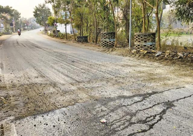 রামপুরহাট-তারাপীঠ রাস্তার ওপর&nbsp;থেকে তোলা হল বেশ কিছু হাম্প