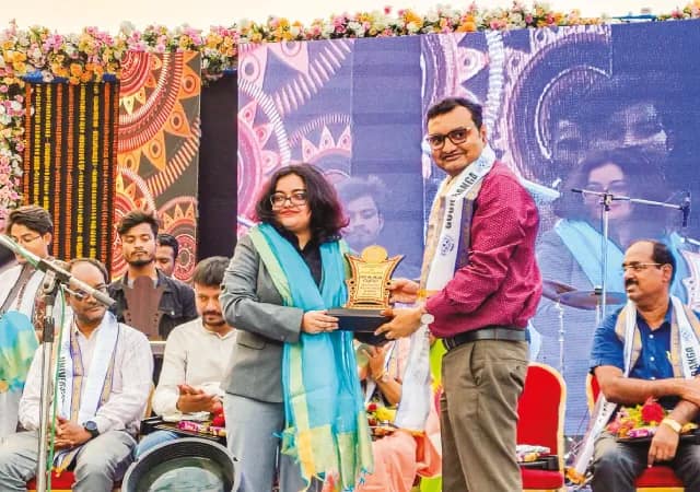 নবীণবরণের মাধ্যমে নবাগতদের স্বাগত জানালেন পড়ুয়া, গবেষকরা