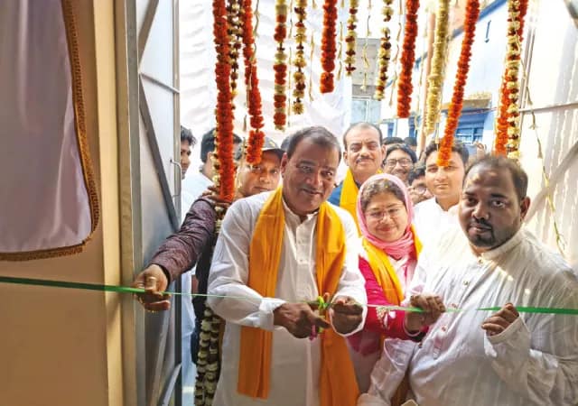 রঘুনাথগঞ্জে সন্মতিনগরে আধুনিক ও স্মার্ট পঞ্চায়েত ভবনের উদ্বোধন
